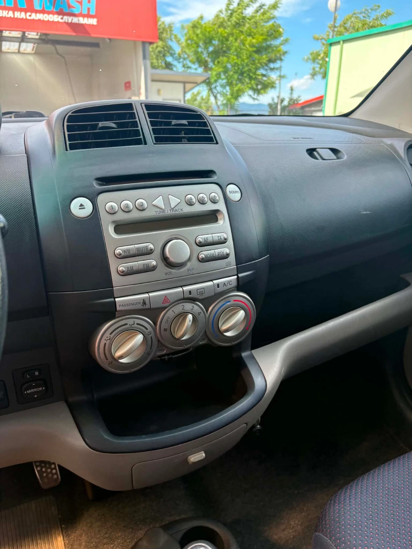 Daihatsu Sirion, снимка 11 - Автомобили и джипове - 54721356
