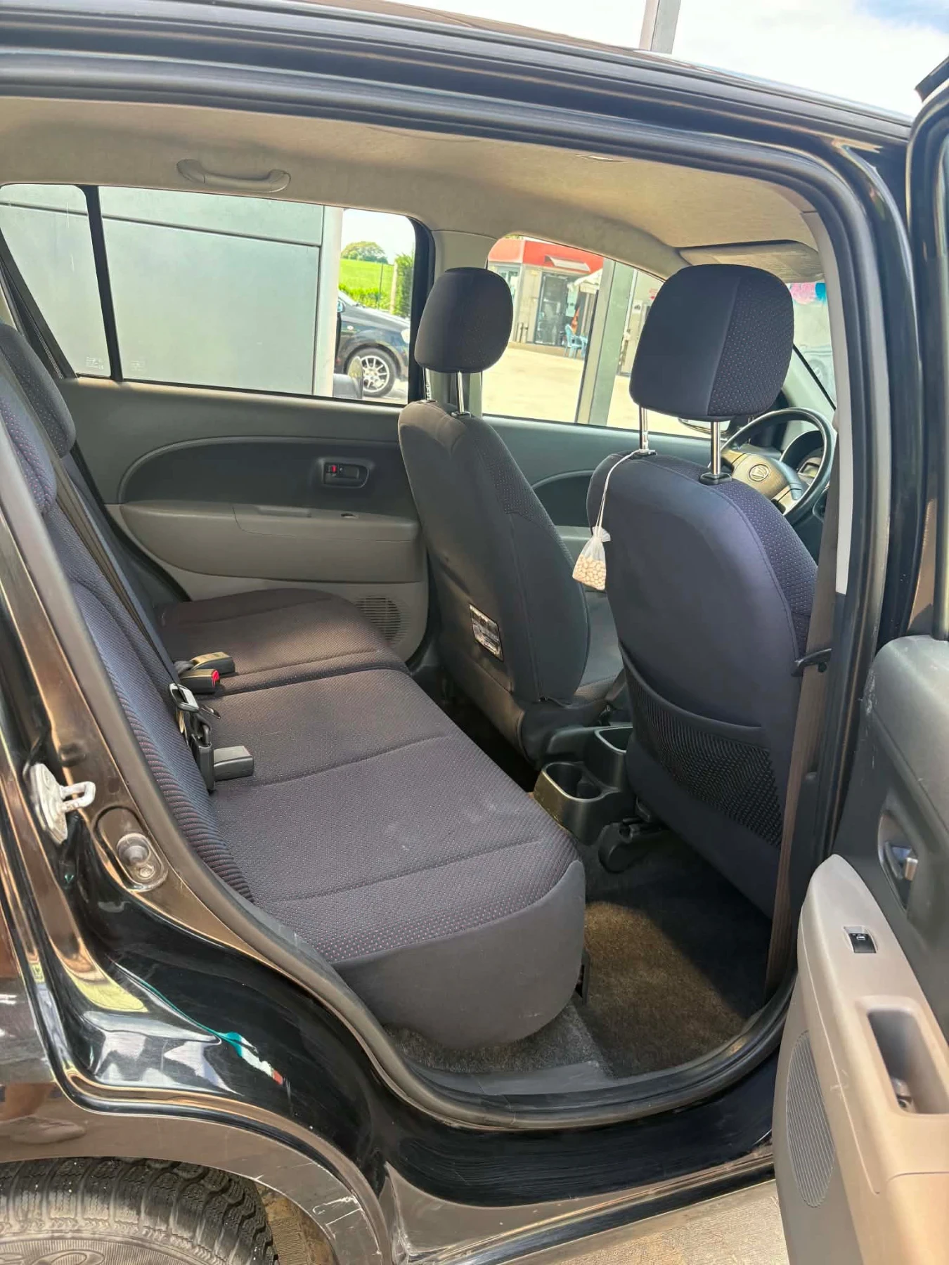 Daihatsu Sirion, снимка 8 - Автомобили и джипове - 54721356