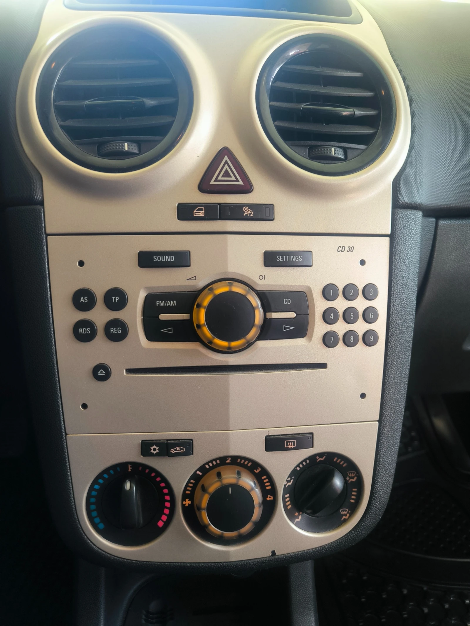Opel Corsa 1.2, снимка 13 - Автомобили и джипове - 54912472