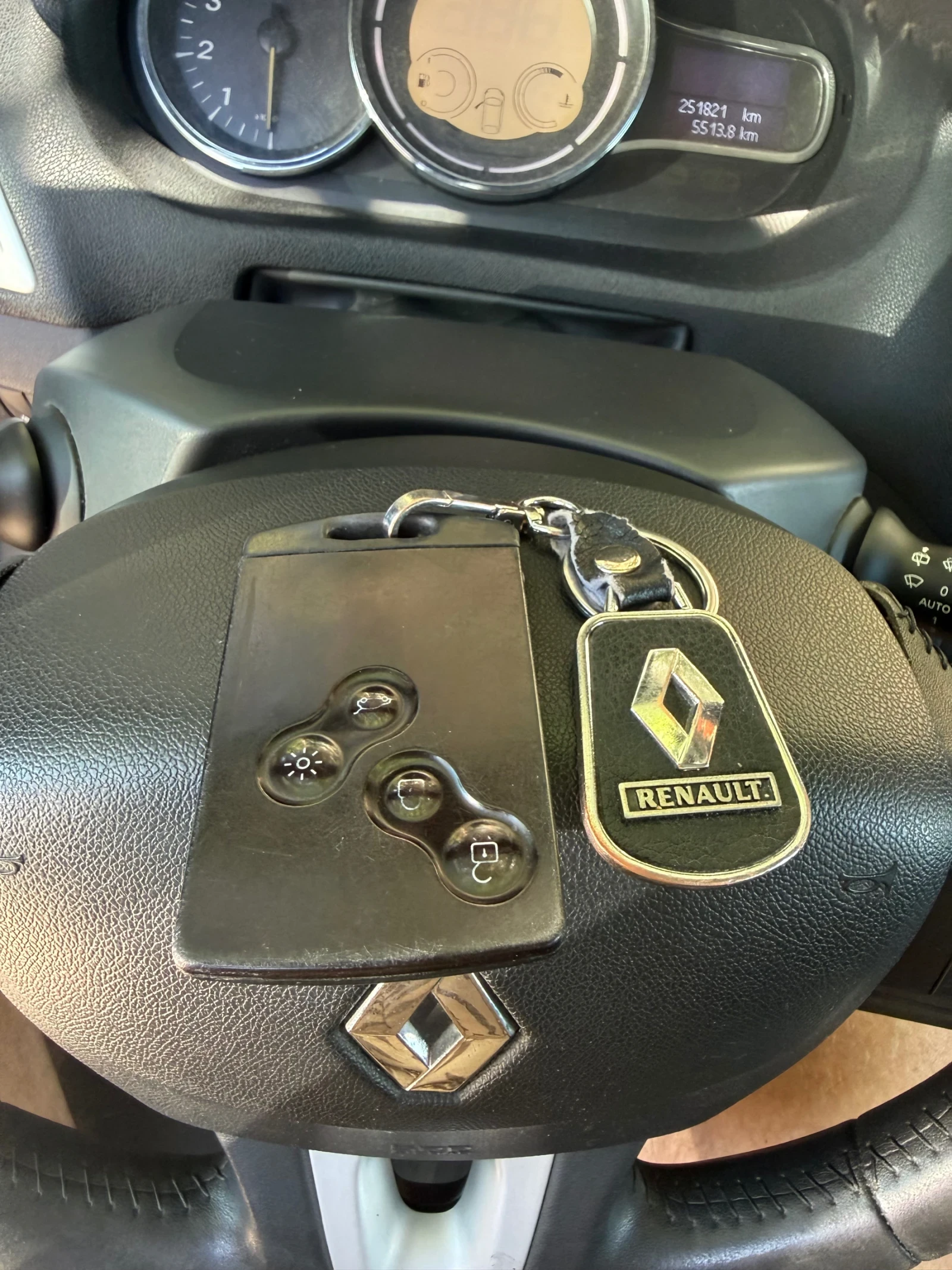 Renault Megane 1.5 DCI, снимка 15 - Автомобили и джипове - 55511602