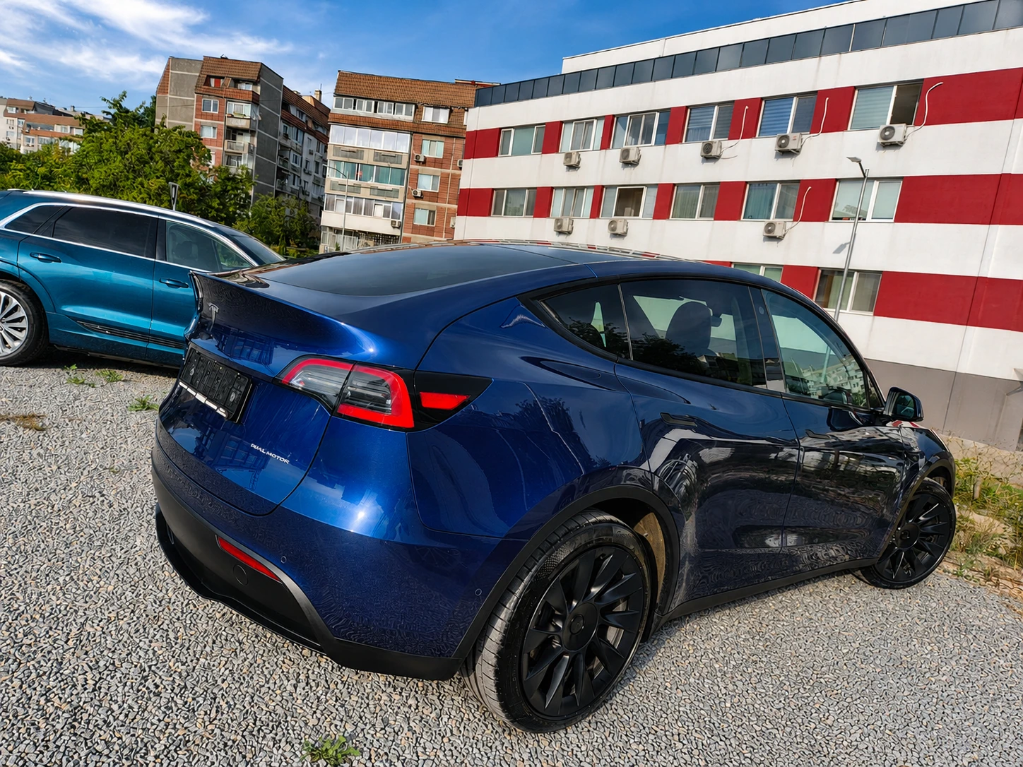 Tesla Model Y 75 KWH DUAL MOTOR LONG RANGE 4WD-MATRIX-SOH-91%, снимка 2 - Автомобили и джипове - 55952372