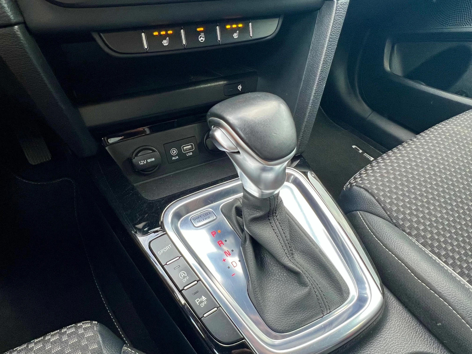 Kia Ceed 1.6CRDi ШВЕЙЦАРИЯ, снимка 11 - Автомобили и джипове - 56204749