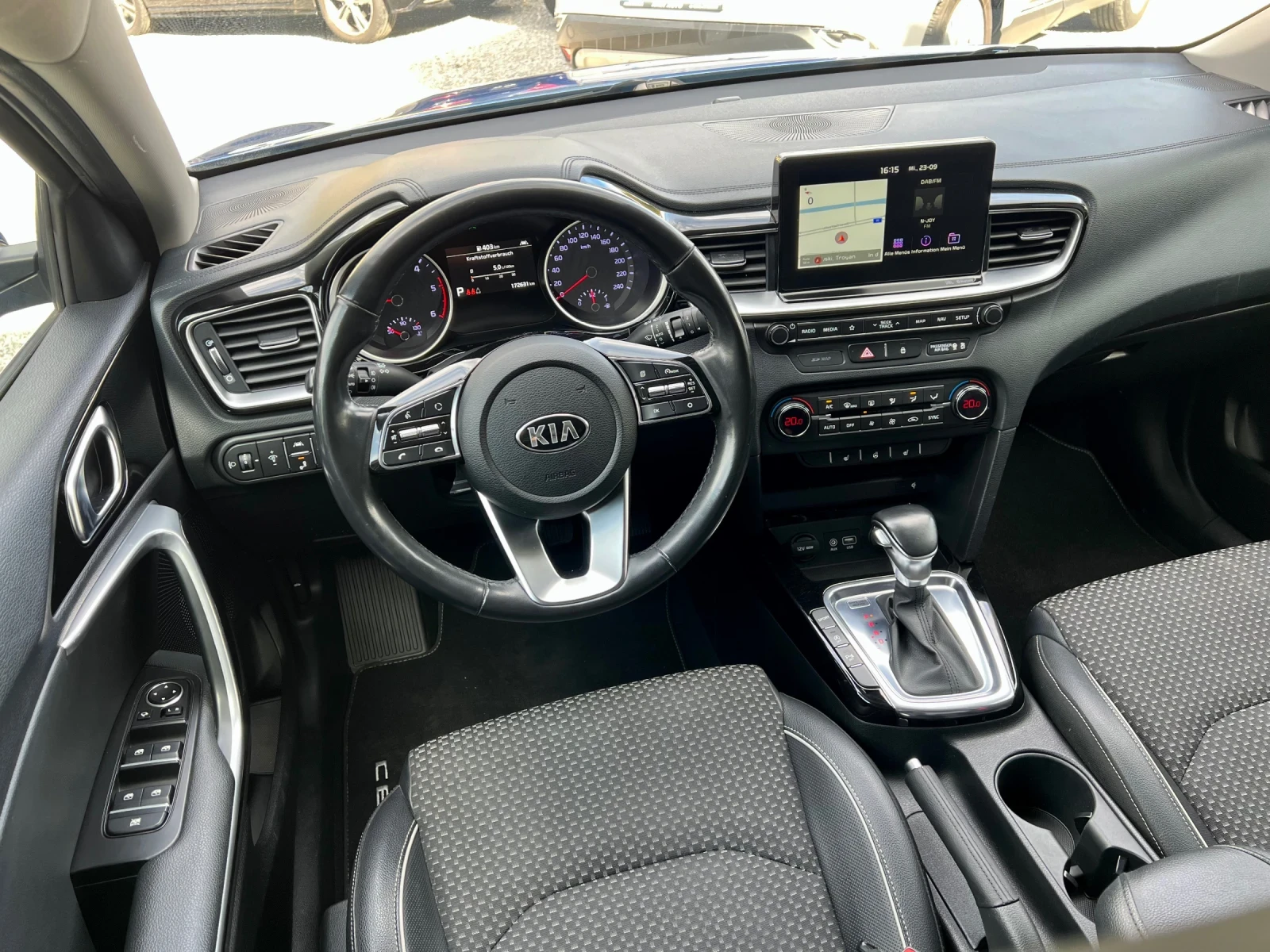 Kia Ceed 1.6CRDi ШВЕЙЦАРИЯ, снимка 10 - Автомобили и джипове - 56204749