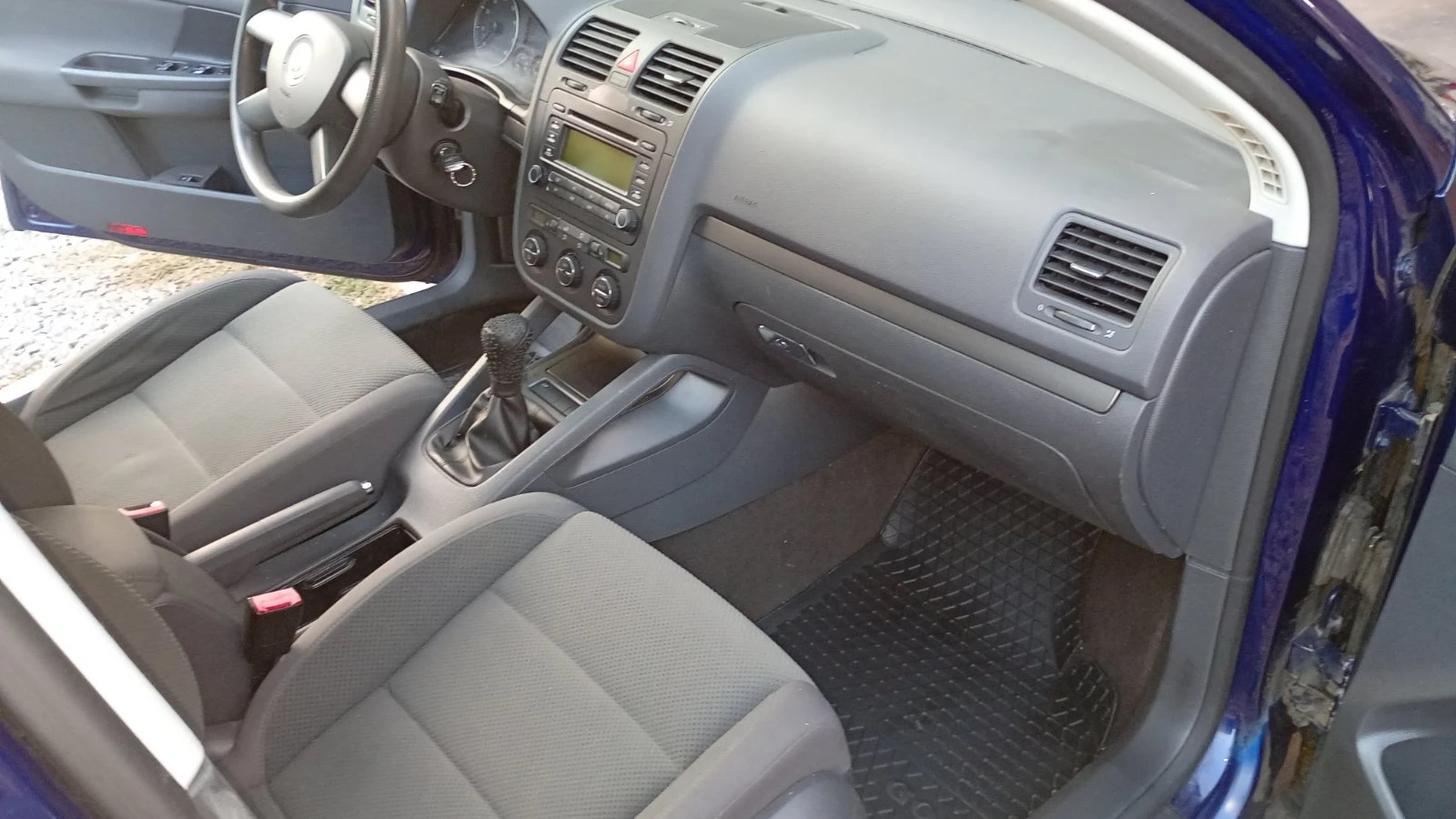 VW Golf 1.6 клима гаражен , снимка 3 - Автомобили и джипове - 56378928