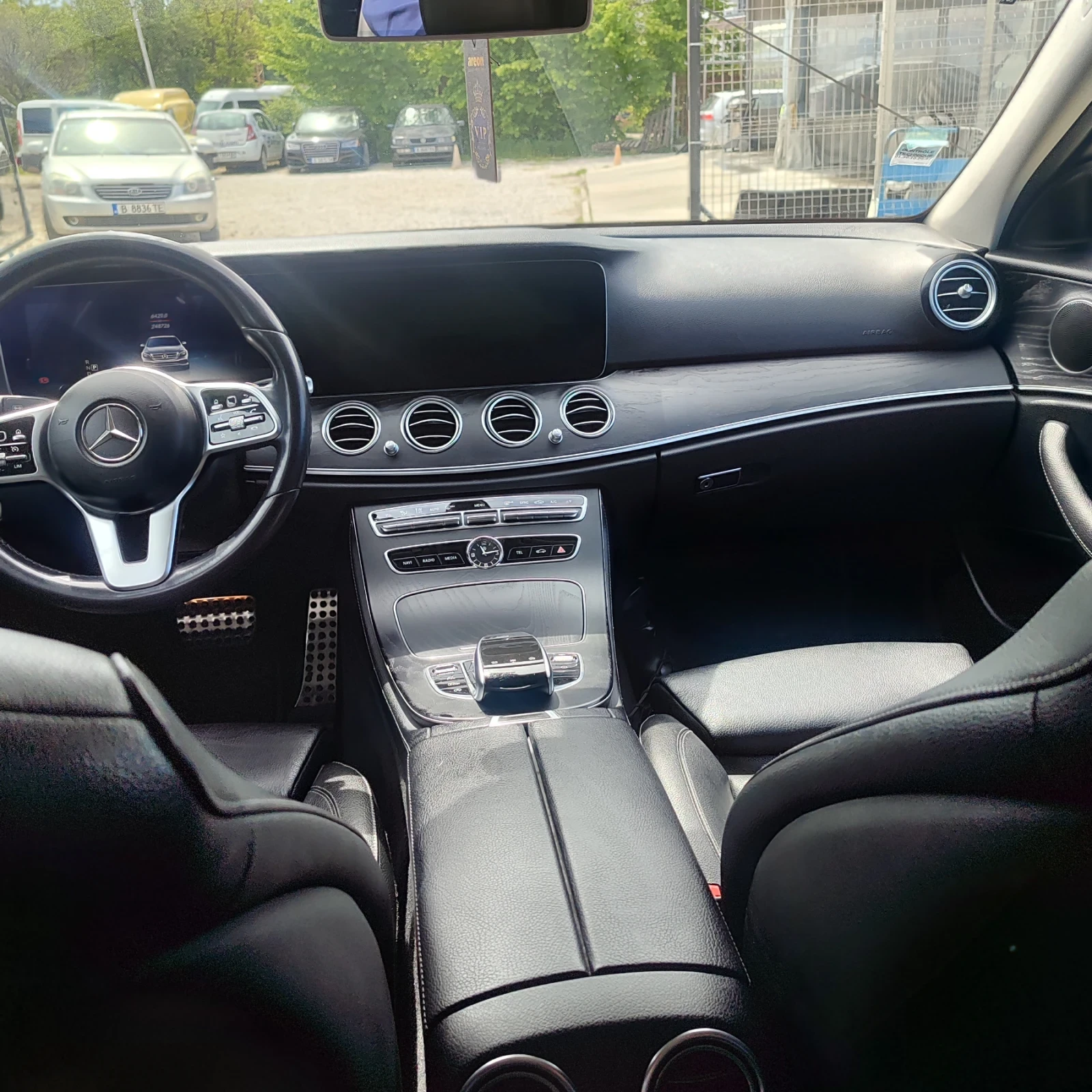 Mercedes-Benz E 220, снимка 6 - Автомобили и джипове - 56444094
