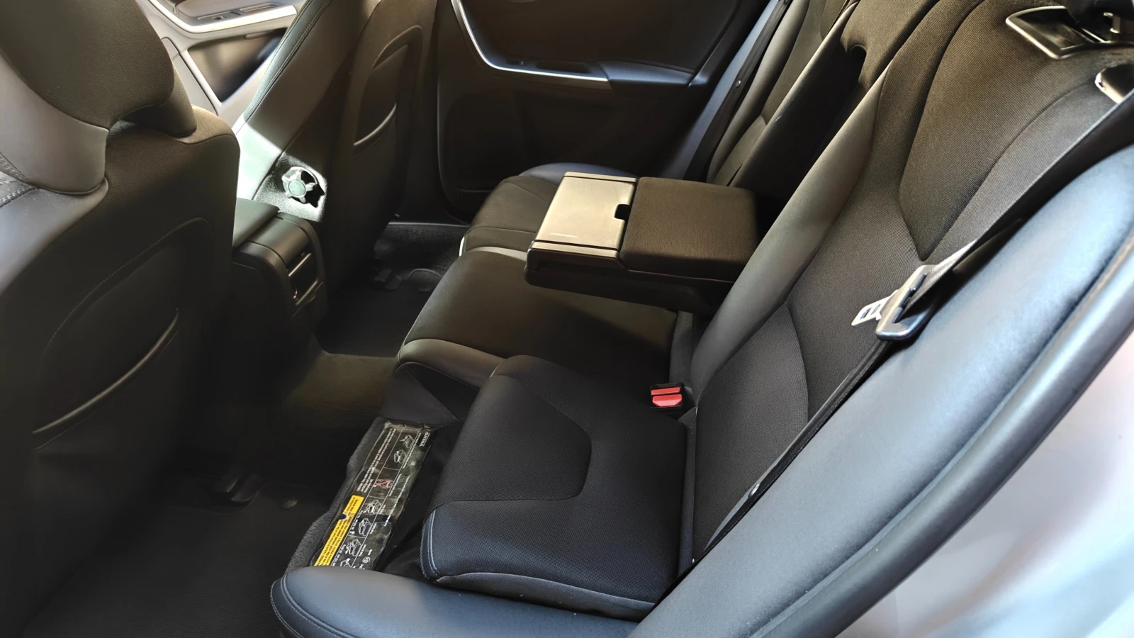 Volvo V60 2.0, D3, 163кс, снимка 10 - Автомобили и джипове - 56585478