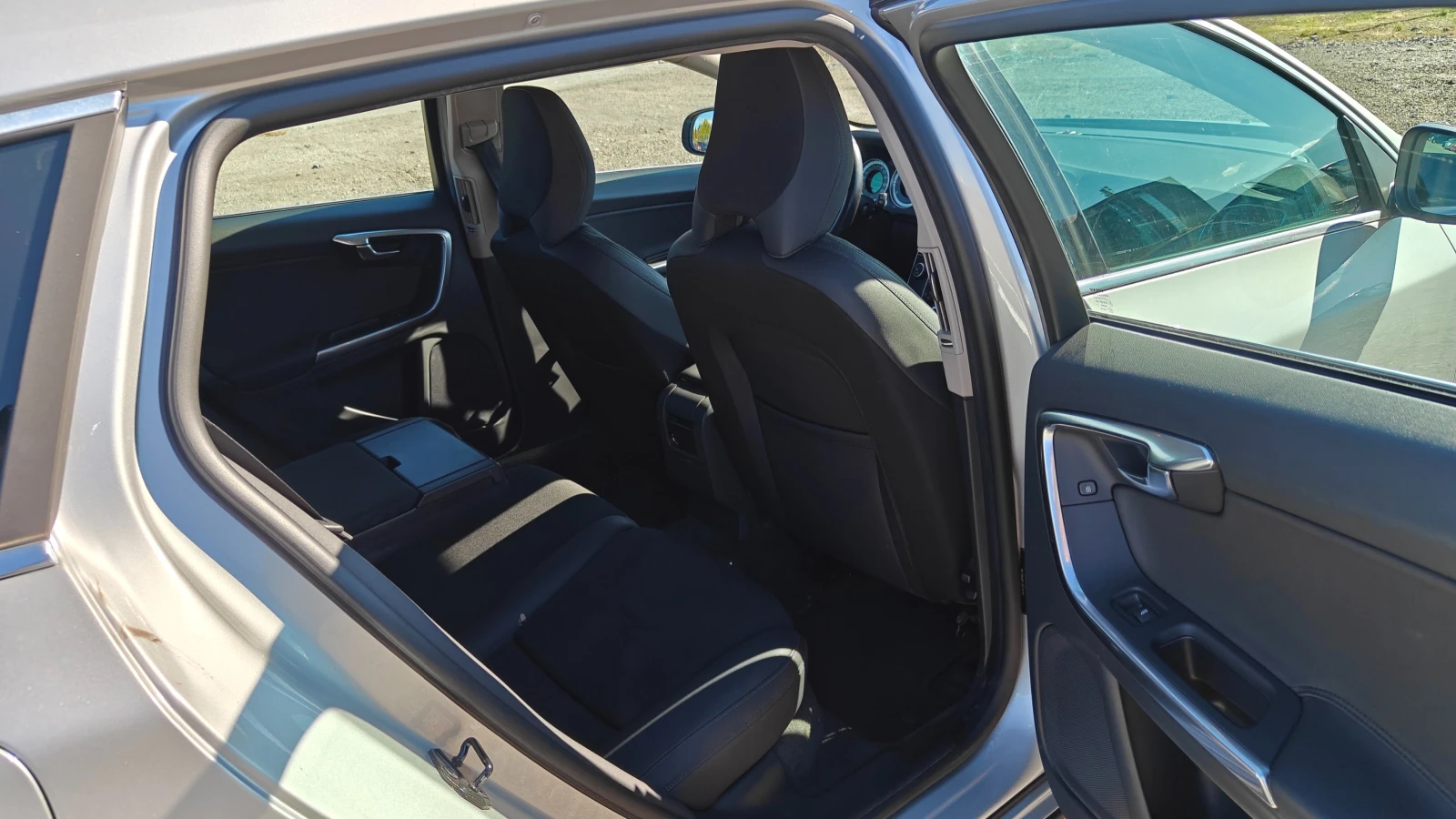 Volvo V60 2.0, D3, 163кс, снимка 11 - Автомобили и джипове - 56585478