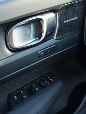 Volvo XC40 Recharge 82kwh, снимка 8