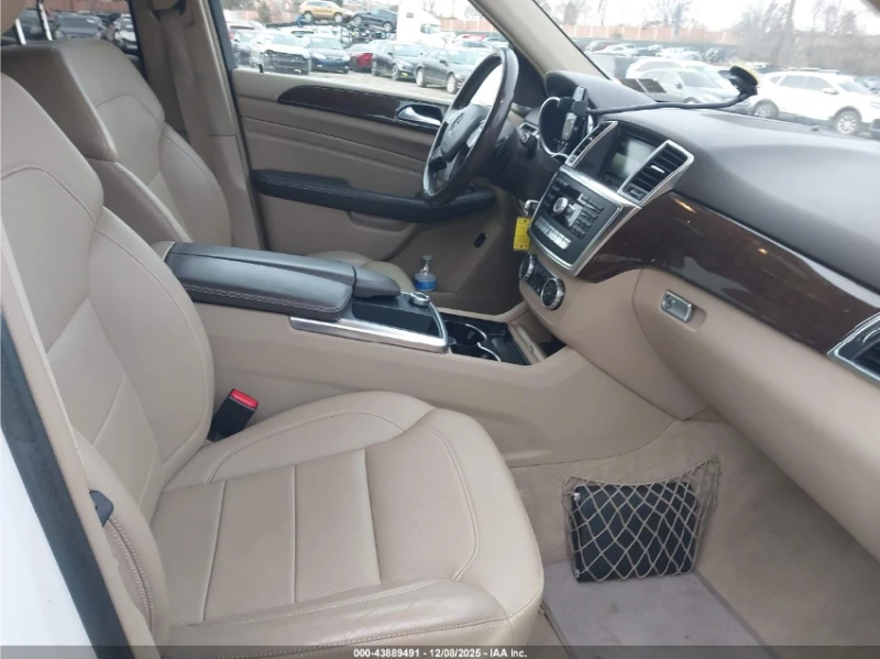 Mercedes-Benz ML 350 Подгрев* Камера* Панорама* М.ТОЧКА, снимка 9 - Автомобили и джипове - 52859212