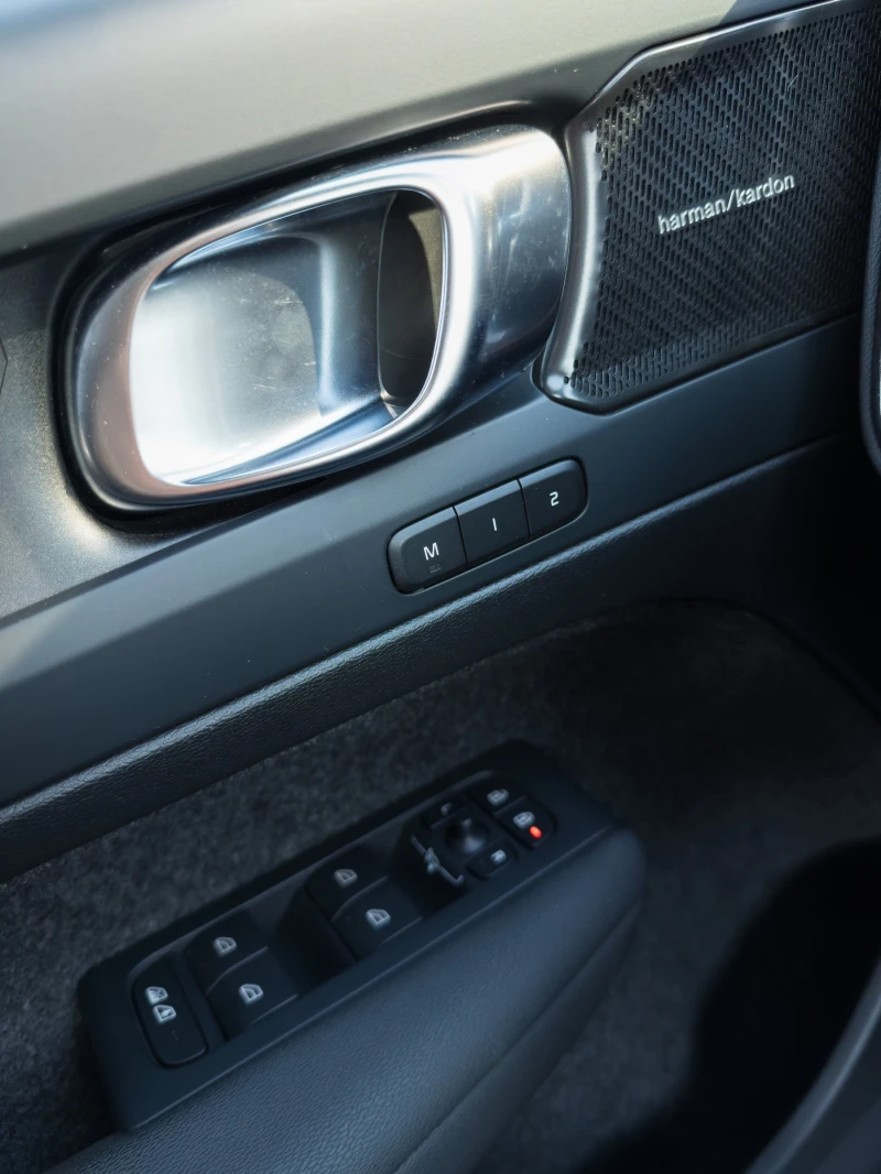 Volvo XC40 Recharge 82kwh, снимка 8 - Автомобили и джипове - 53115448