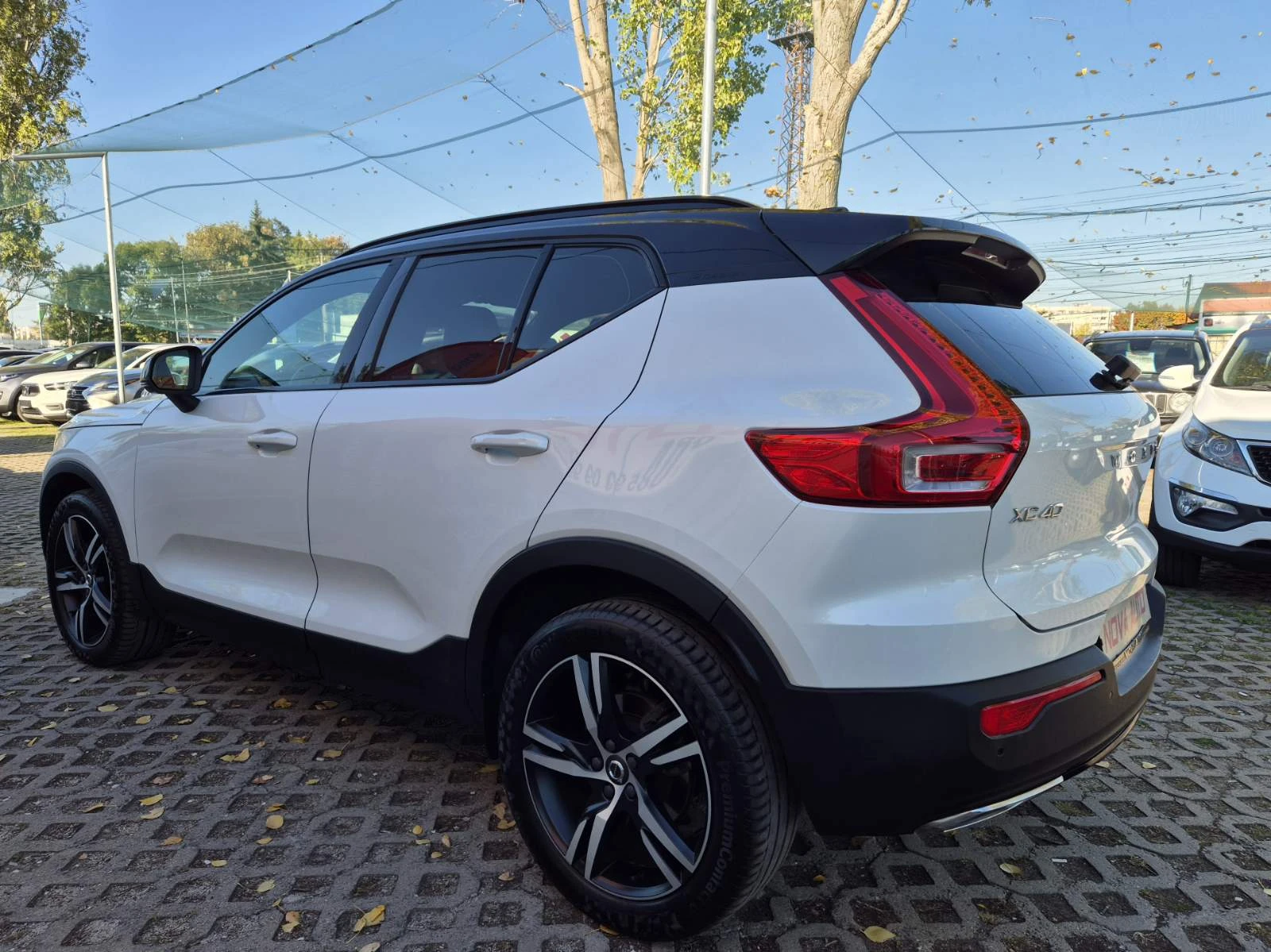 Volvo XC40 R-DESIGN-4×4-ПЕРФЕКТНА - изображение 2