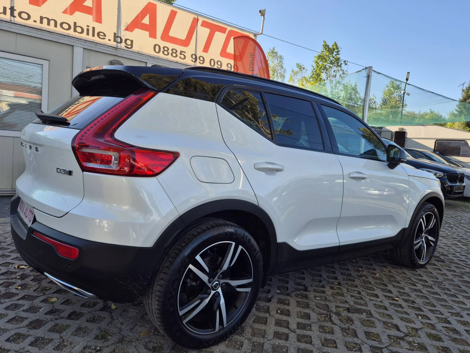 Volvo XC40 R-DESIGN-4×4-ПЕРФЕКТНА - изображение 4