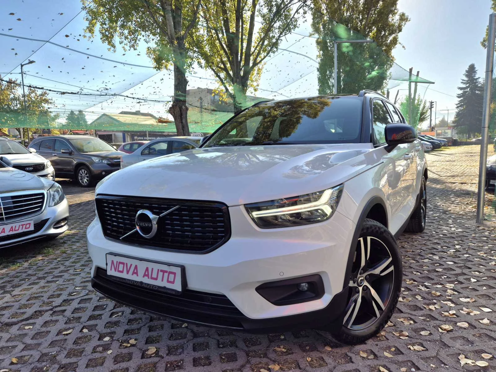 Volvo XC40 R-DESIGN-4×4-ПЕРФЕКТНА - [1] 