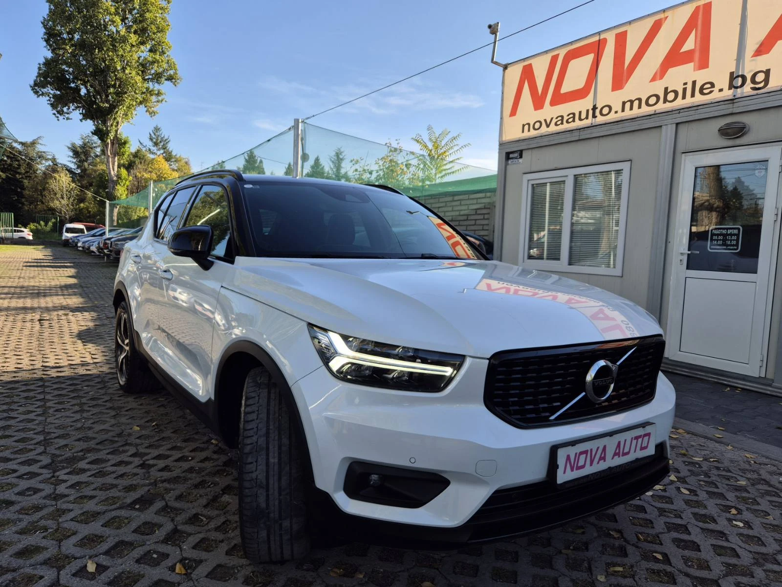 Volvo XC40 R-DESIGN-4×4-ПЕРФЕКТНА - изображение 5