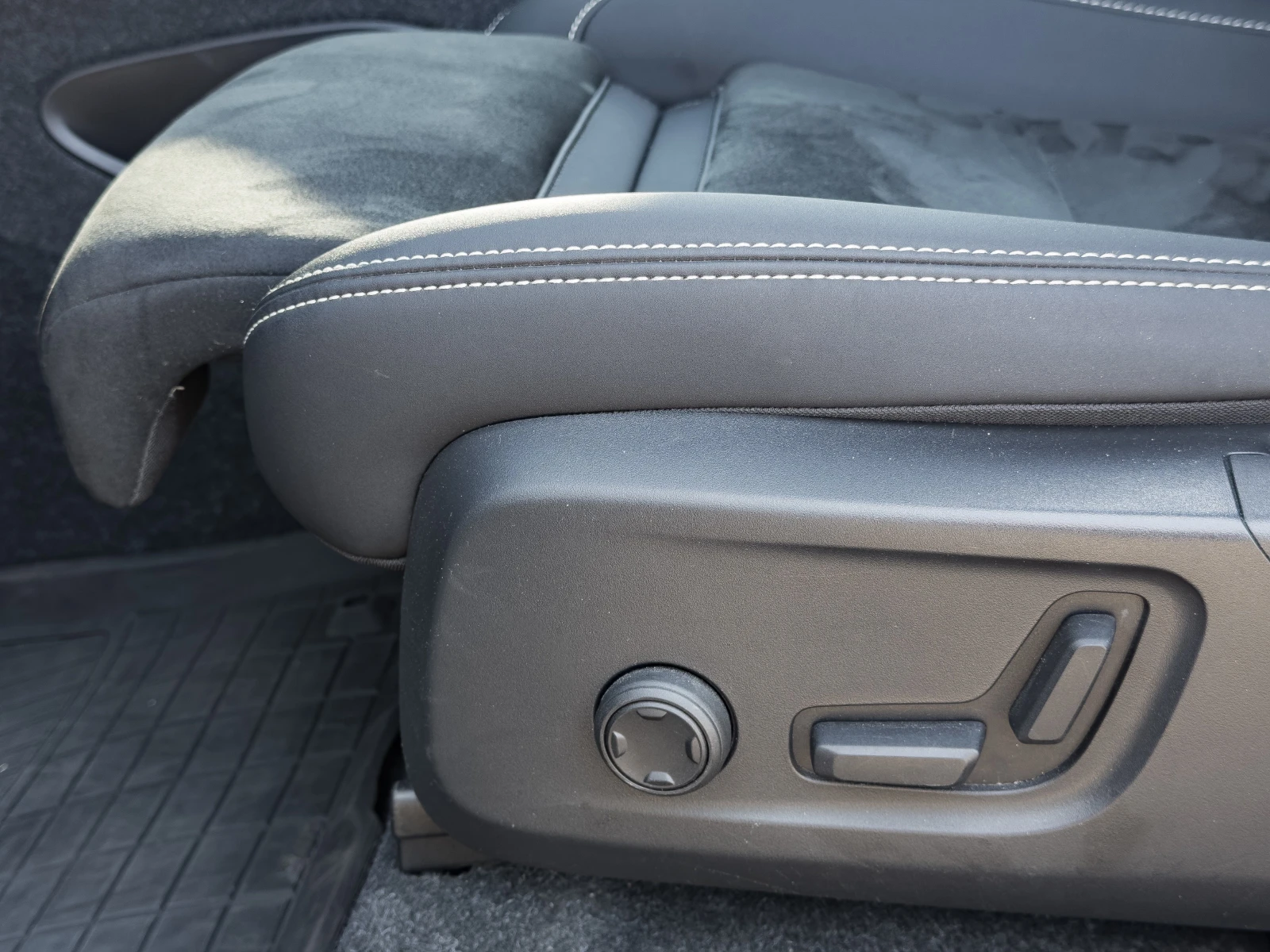 Volvo XC40 Recharge 82kwh - изображение 7