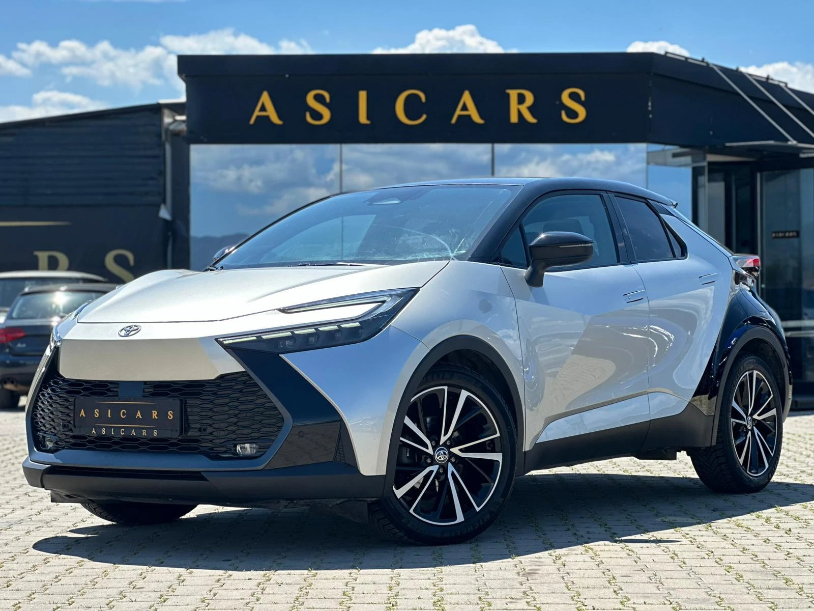 Toyota C-HR / LOUNGE PREMIER / 2.0 HYBRID / TOP /