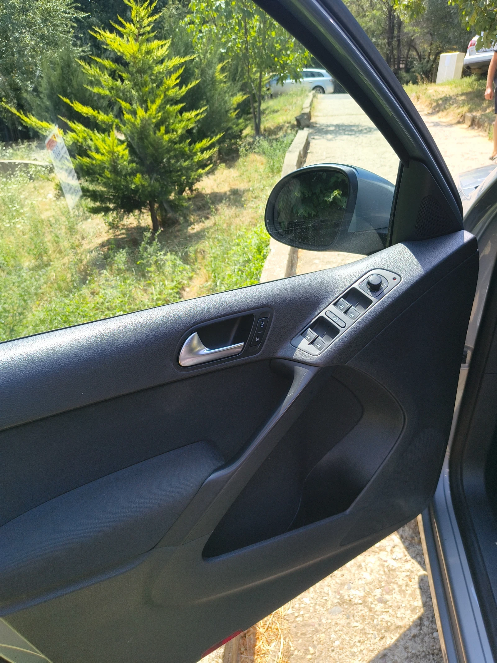 VW Tiguan, снимка 15 - Автомобили и джипове - 55605067