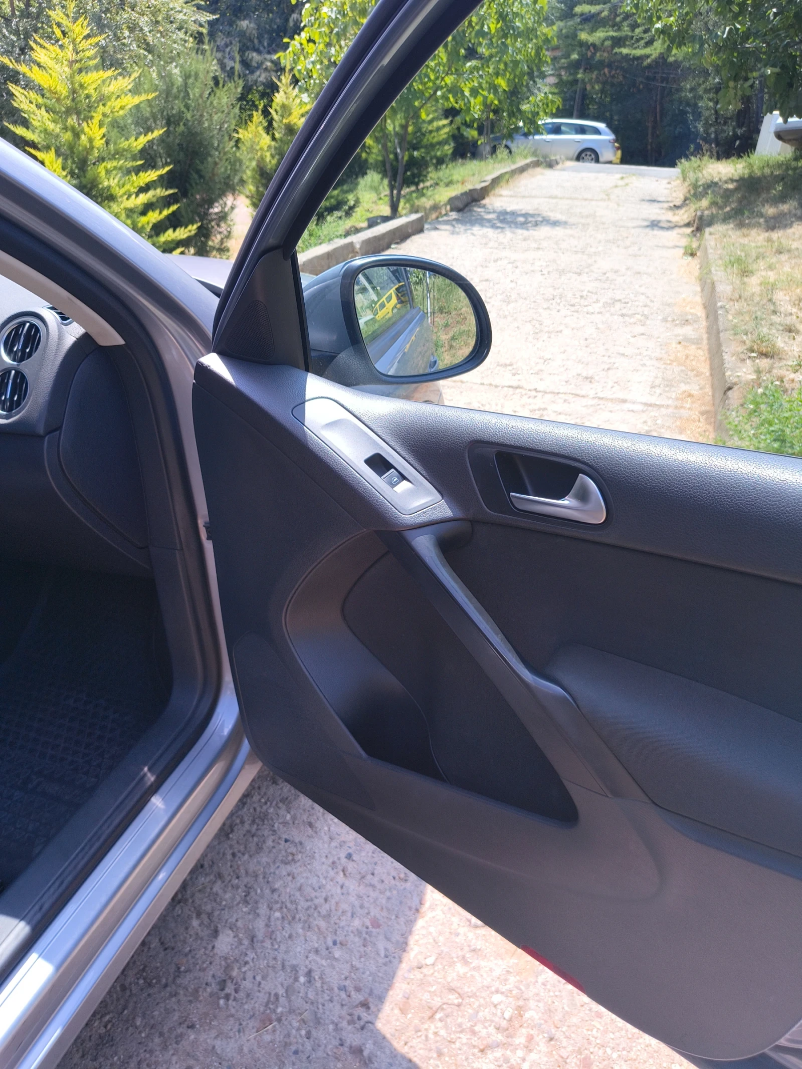 VW Tiguan, снимка 14 - Автомобили и джипове - 55605067