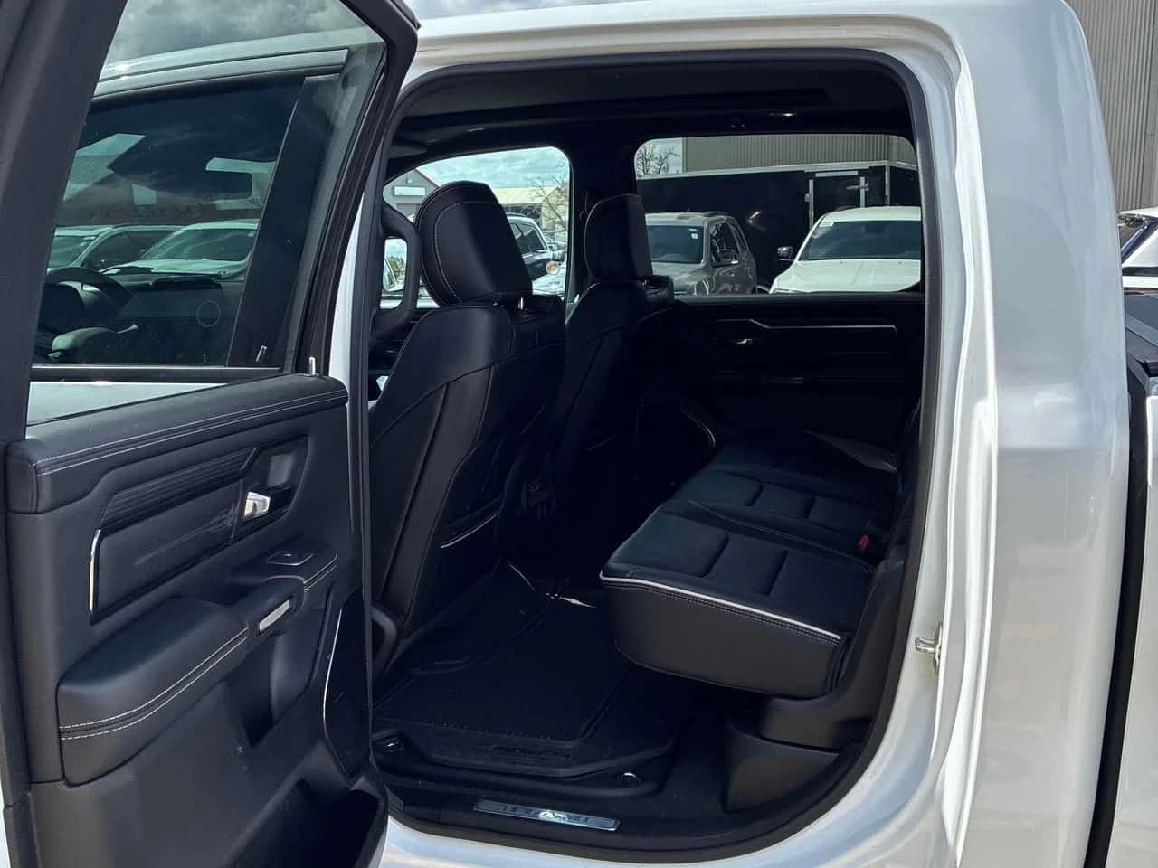 Dodge RAM 1500 Limited / 360 / Hud / Harman Kardon / Обдухване / , снимка 13 - Автомобили и джипове - 56198746