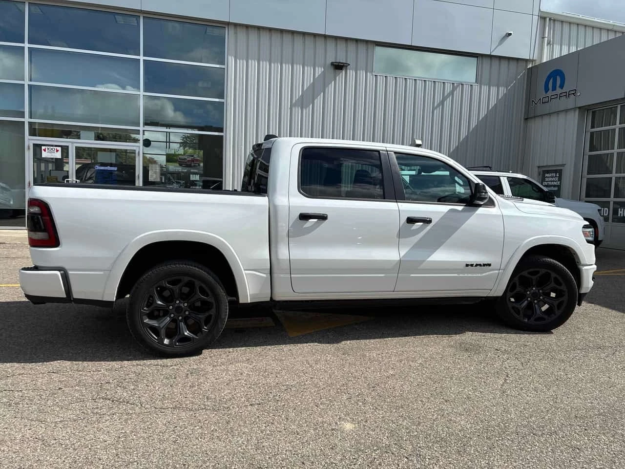 Dodge RAM 1500 Limited / 360 / Hud / Harman Kardon / Обдухване / , снимка 3 - Автомобили и джипове - 56198746