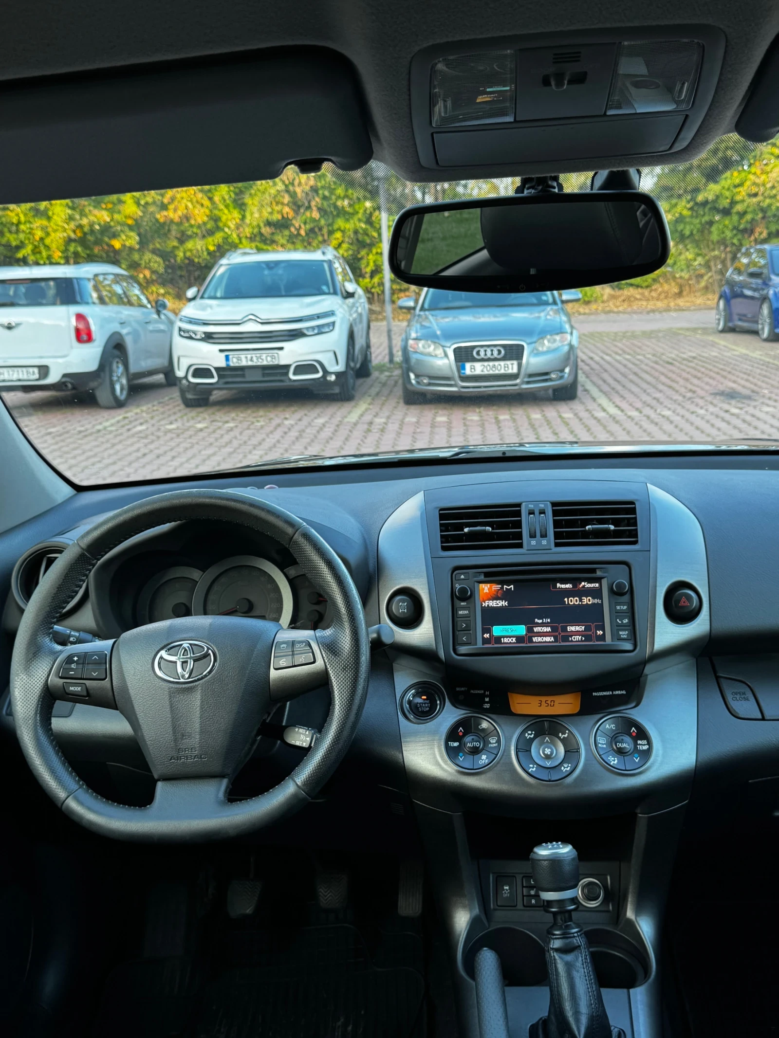 Toyota Rav4 2.2 D-4D, снимка 10 - Автомобили и джипове - 56741141