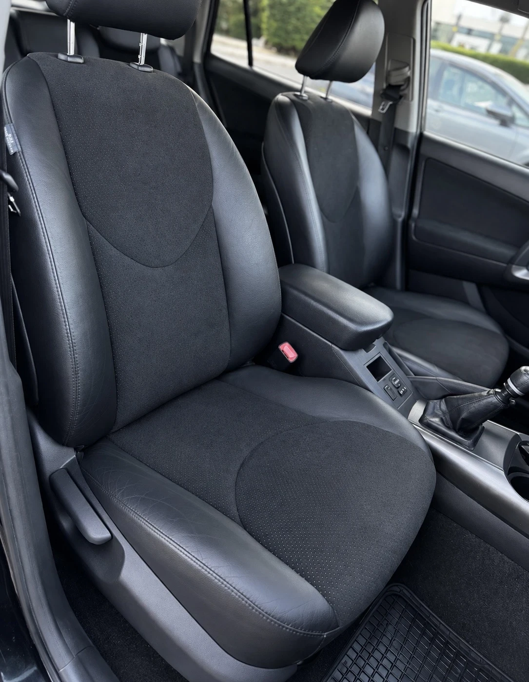Toyota Rav4 2.2 D-4D, снимка 12 - Автомобили и джипове - 56741141