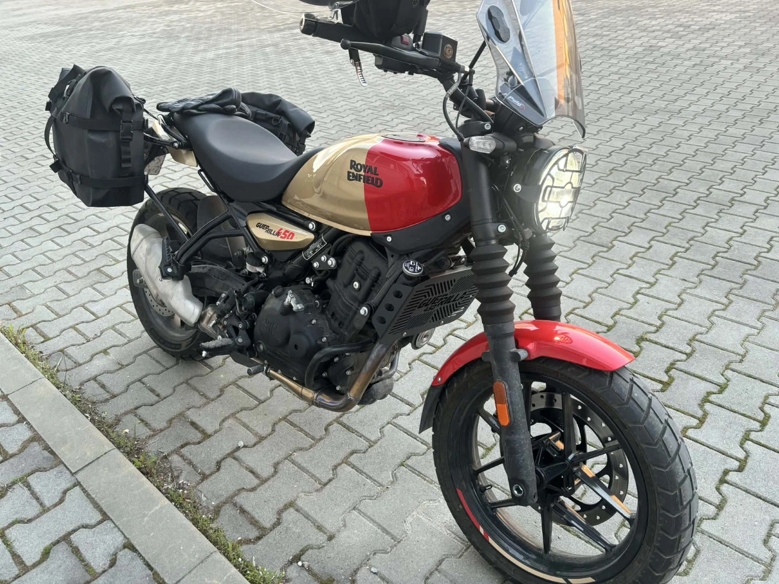 Royal Enfield Guerrilla, снимка 2 - Мотоциклети и мототехника - 54246981