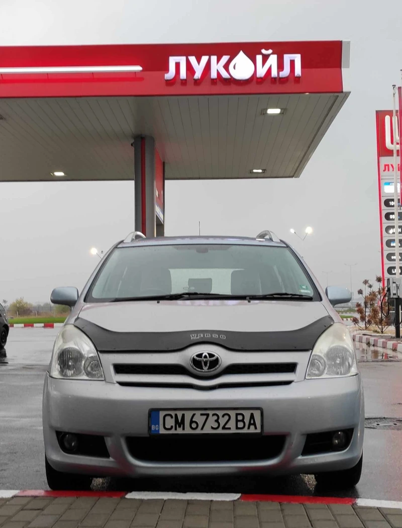 Toyota Corolla verso 2.0TDI, снимка 3 - Автомобили и джипове - 47412220