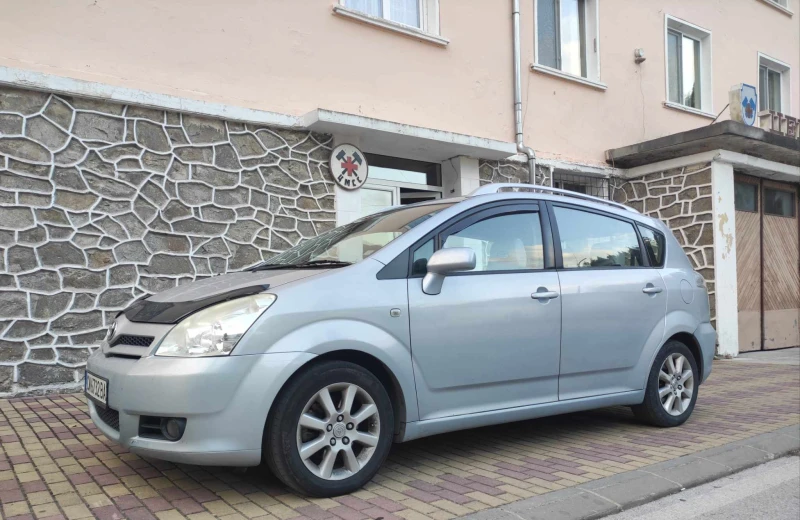 Toyota Corolla verso 2.0TDI, снимка 4 - Автомобили и джипове - 47412220