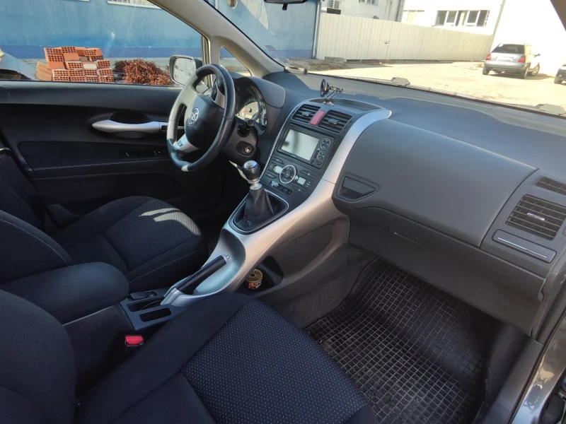 Toyota Auris 1.4d, снимка 16 - Автомобили и джипове - 49121174