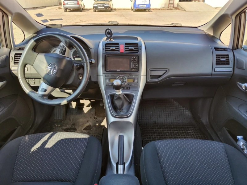 Toyota Auris 1.4d, снимка 14 - Автомобили и джипове - 49121174