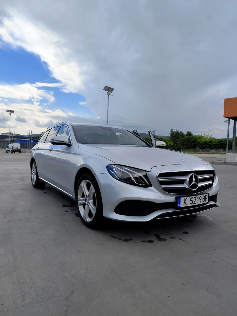 Mercedes-Benz E 220 Голямата Навигация, снимка 1 - Автомобили и джипове - 49453584