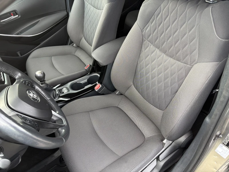 Toyota Corolla 1.6 6MT Executive Plus, снимка 9 - Автомобили и джипове - 52245260