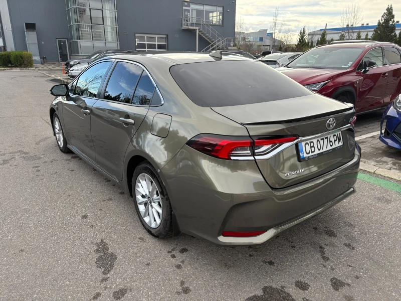Toyota Corolla 1.6 6MT Executive Plus, снимка 4 - Автомобили и джипове - 52245260