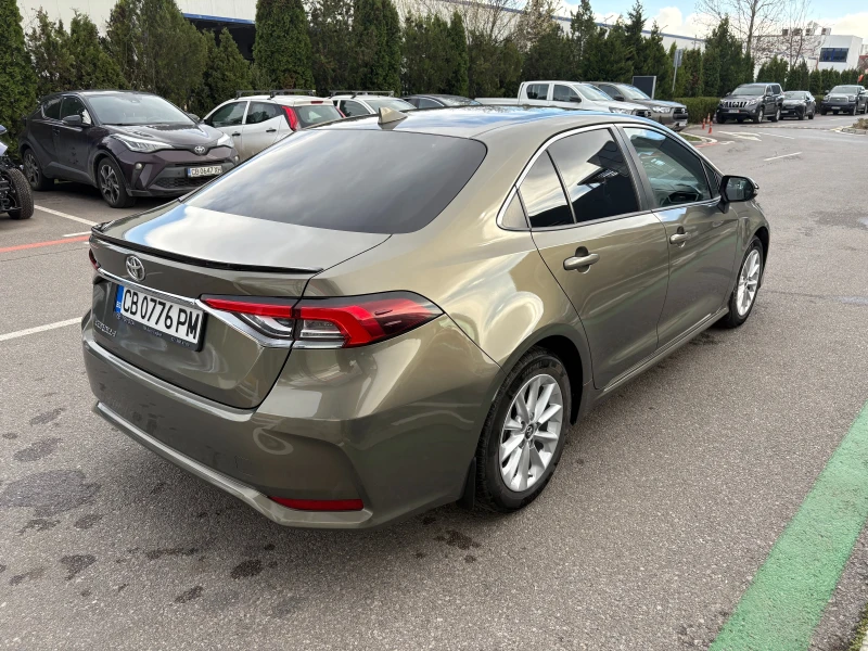 Toyota Corolla 1.6 6MT Executive Plus, снимка 3 - Автомобили и джипове - 52245260
