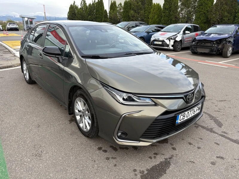 Toyota Corolla 1.6 6MT Executive Plus, снимка 2 - Автомобили и джипове - 52245260