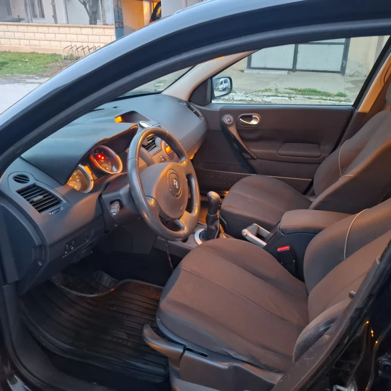 Renault Megane 1.6, снимка 5 - Автомобили и джипове - 52635288