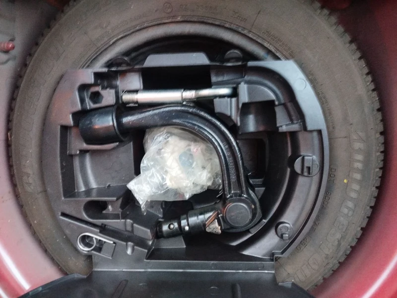 VW Polo 1.6 TDI , снимка 14 - Автомобили и джипове - 52740975