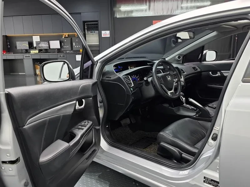 Honda Civic 1.8, снимка 9 - Автомобили и джипове - 55783346
