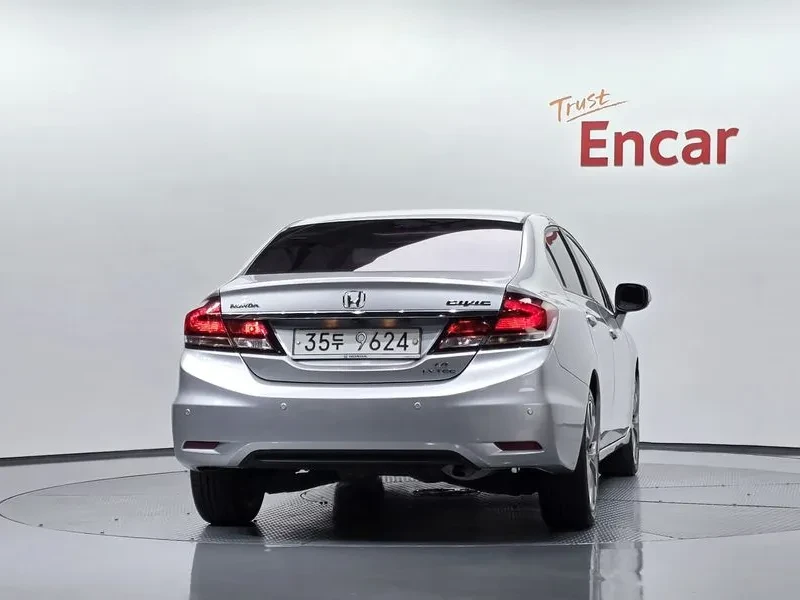 Honda Civic 1.8, снимка 3 - Автомобили и джипове - 55783346
