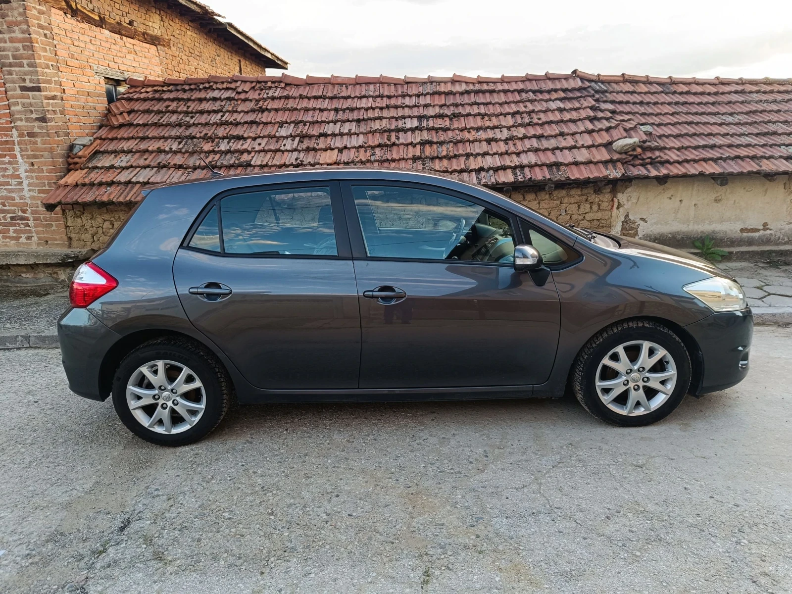 Toyota Auris 1.4d - изображение 2