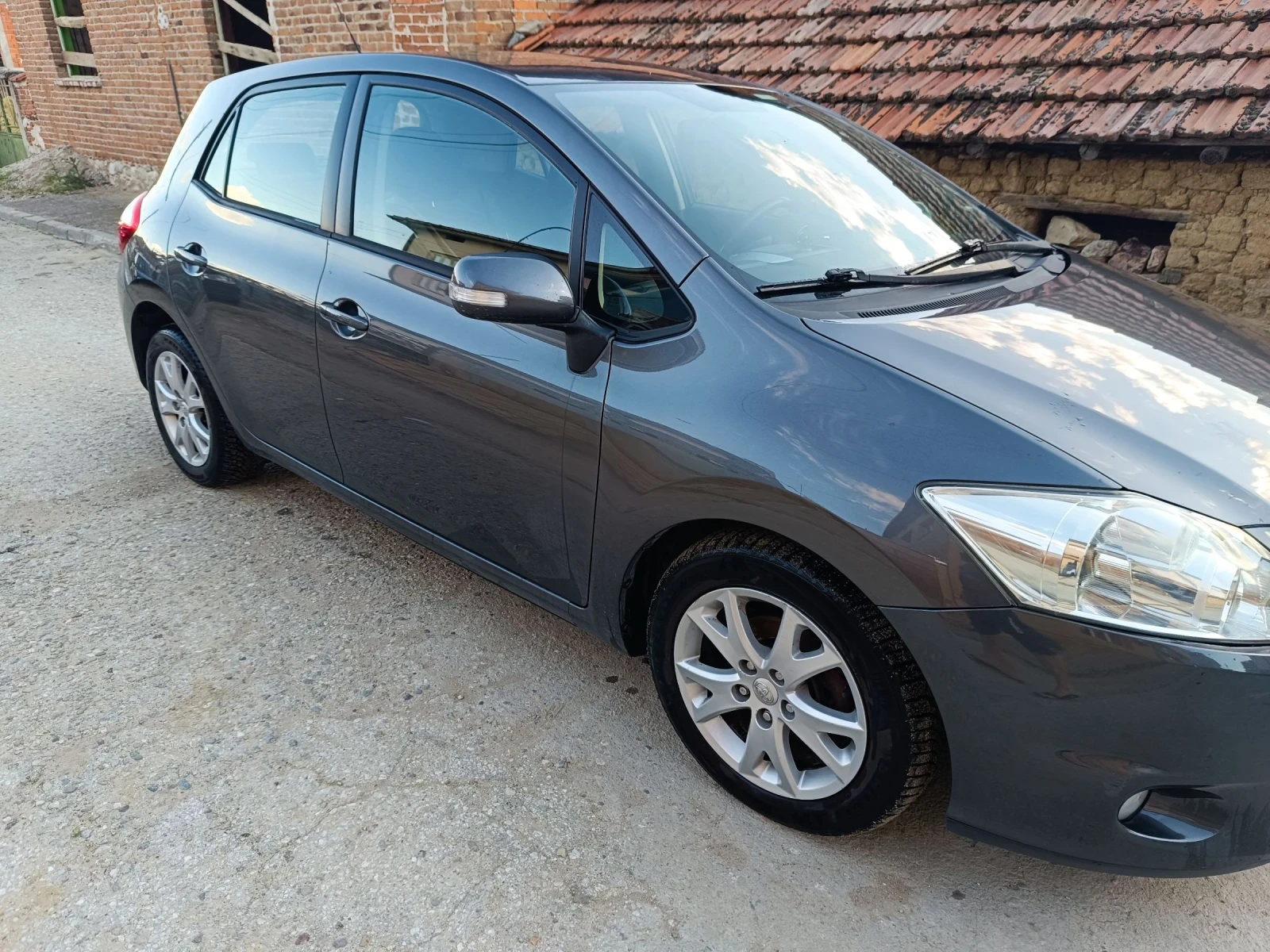 Toyota Auris 1.4d - изображение 3