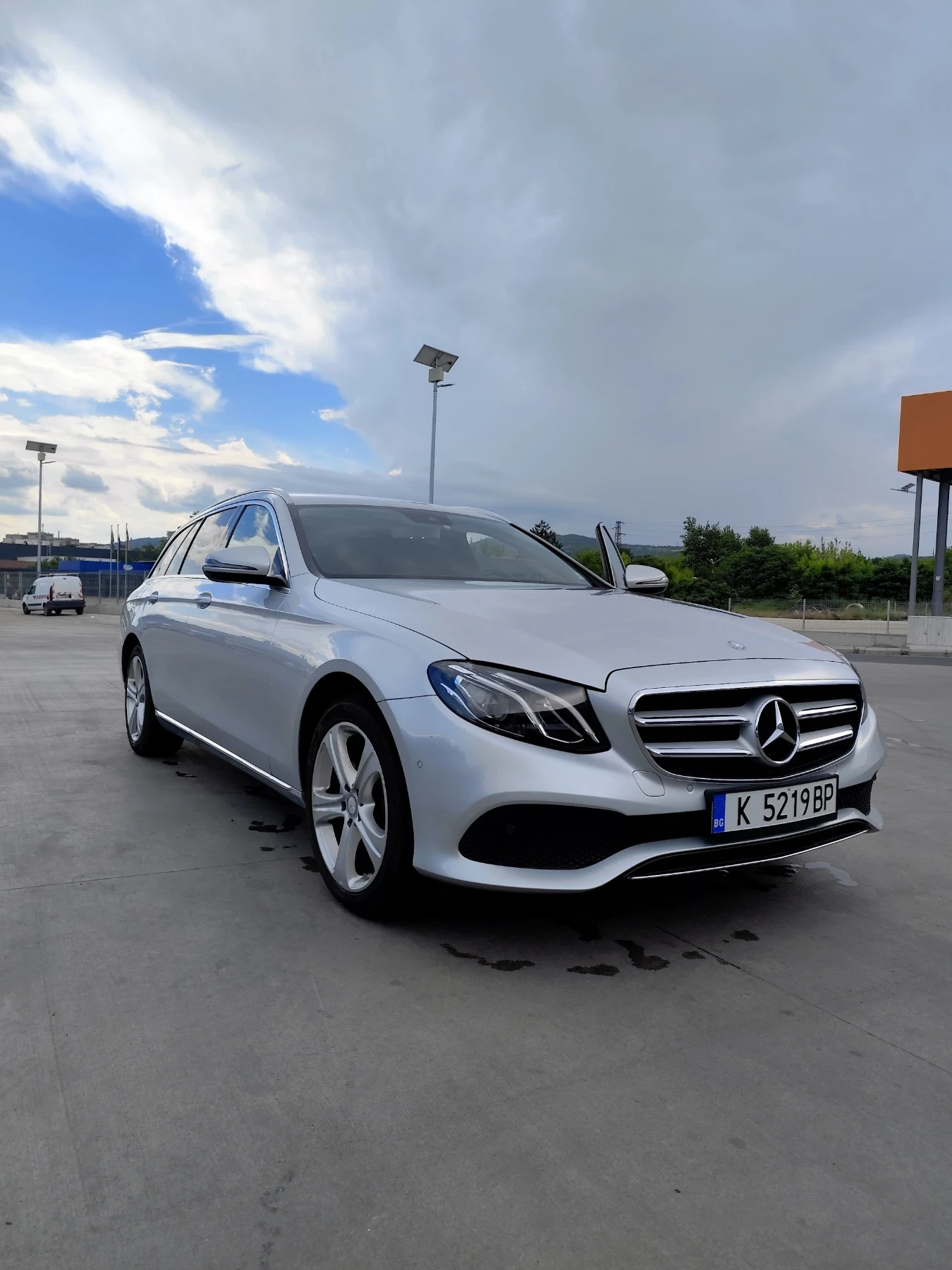 Mercedes-Benz E 220 Голямата Навигация - изображение 2