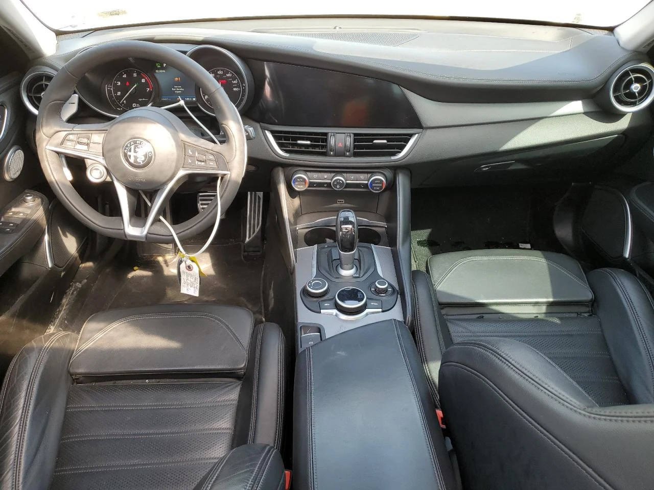 Alfa Romeo Giulia Ti Q4 280кс * Възможност за Лизинг*  - изображение 8