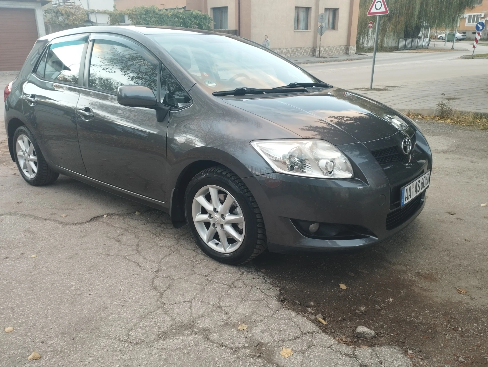 Toyota Auris 2.0 D4D - изображение 2