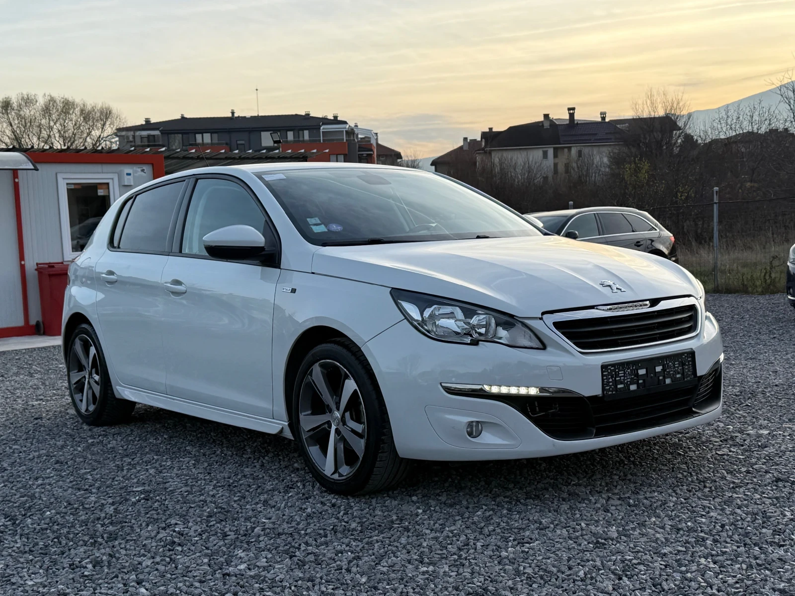 Peugeot 308 STYLE GT 1.2i PureTech(110 кс)2017г. 112000km.EU6 - изображение 3