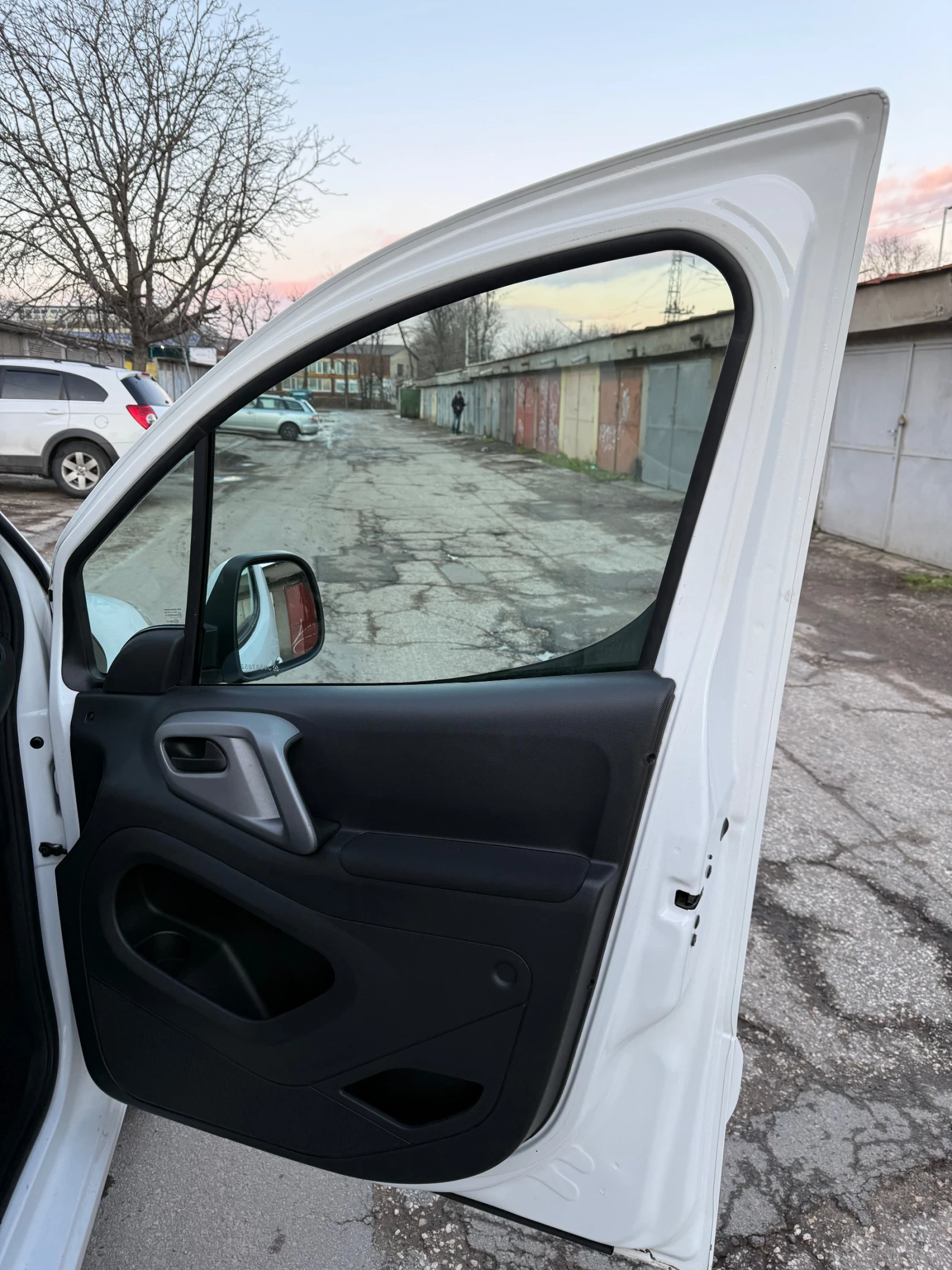 Peugeot Partner 1.6 HDI 100 к.с. 2018, снимка 7 - Автомобили и джипове - 53622128