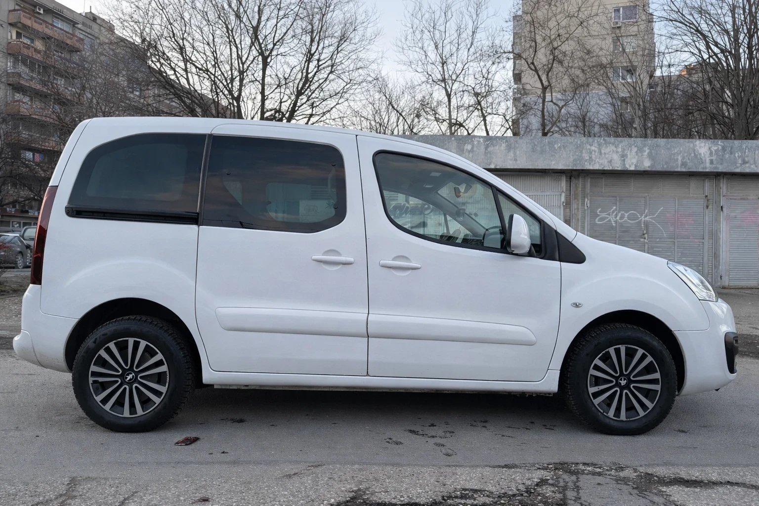 Peugeot Partner 1.6 HDI 100 к.с. 2018, снимка 3 - Автомобили и джипове - 53622128