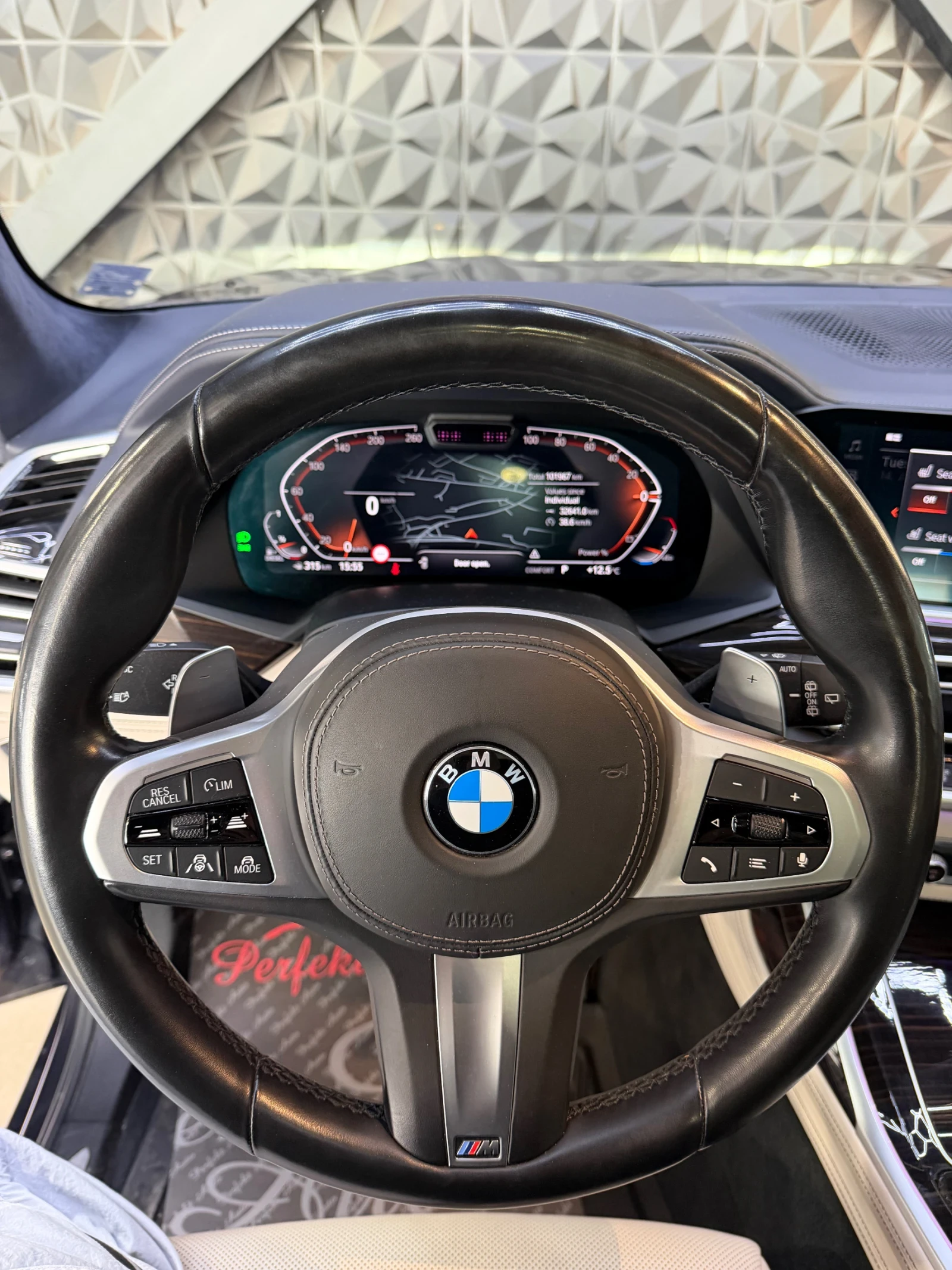 BMW X7 40d xDrive* 7 м-та* FULL Екстри* HARMAN/KARDON* ПА, снимка 13 - Автомобили и джипове - 54220531