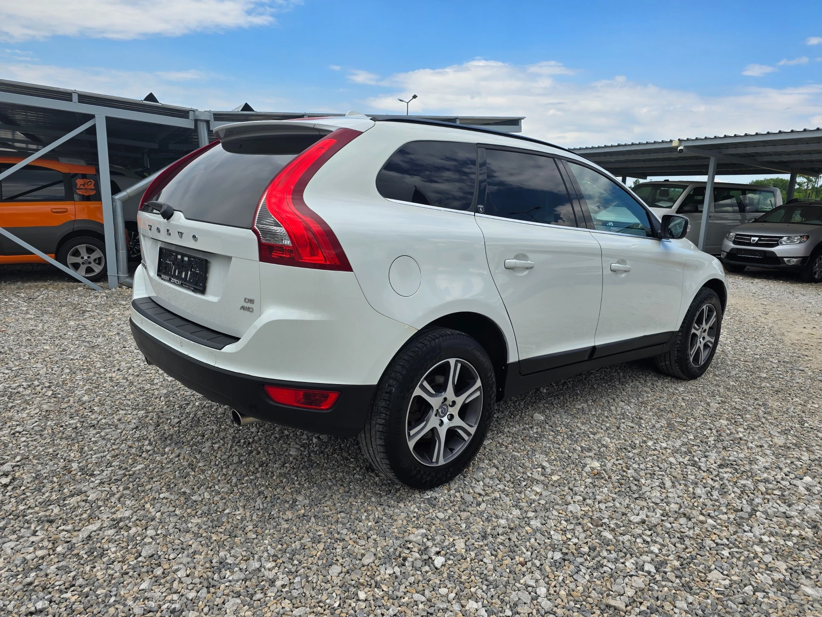 Volvo XC60 2.4 D5 ! ! КОЖА! ! КЛИМАТРОНИК, снимка 5 - Автомобили и джипове - 55256329